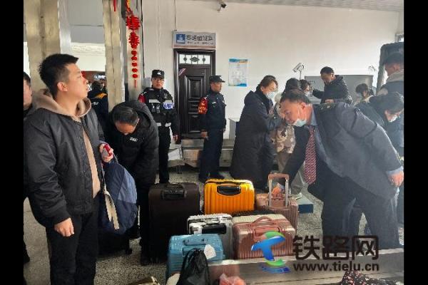 春節(jié)我在崗，服務(wù)不打烊