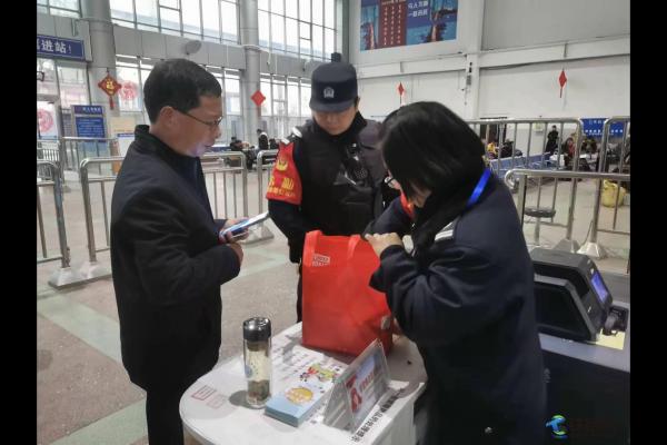 鐘祥鐵警全力護航春運旅客返程“平安路”