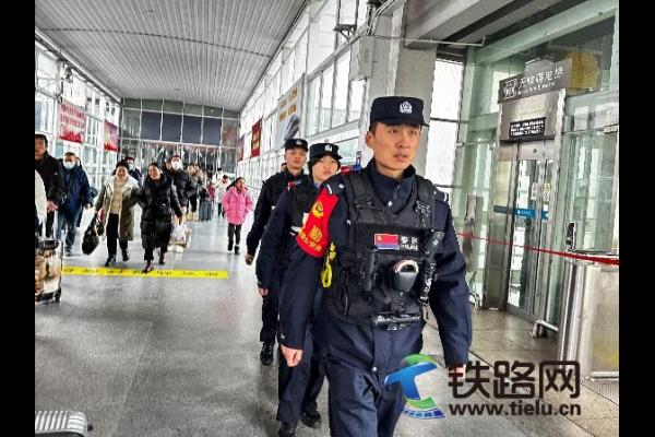  歸途順遂風(fēng)“警”路