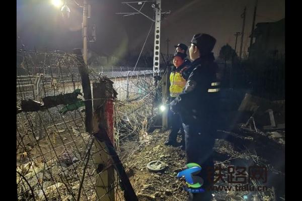 應(yīng)城站派出所筑牢春運期間線路安全屏障